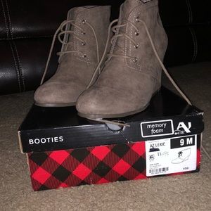 Booties/ ankle boots